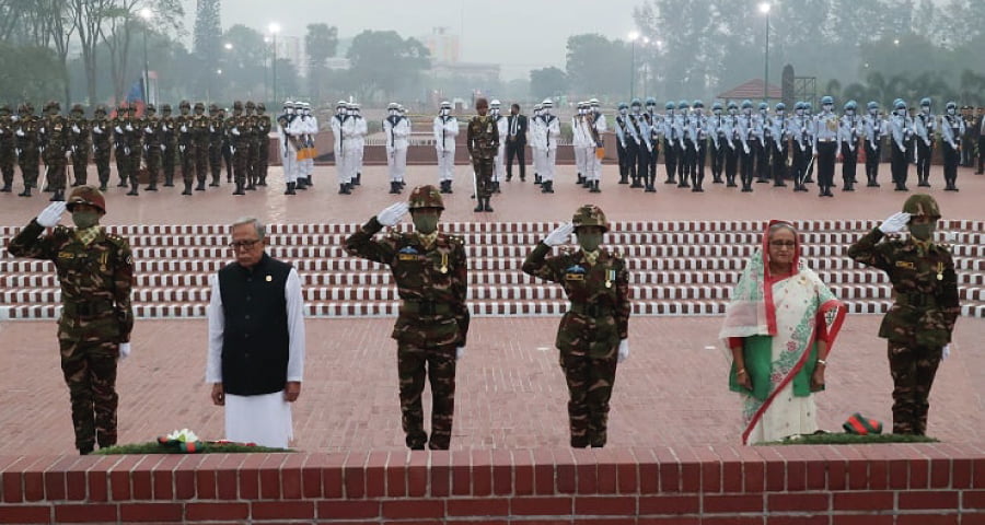 বীর শহীদদের প্রতি রাষ্ট্রপতি ও প্রধানমন্ত্রীর শ্রদ্ধা
