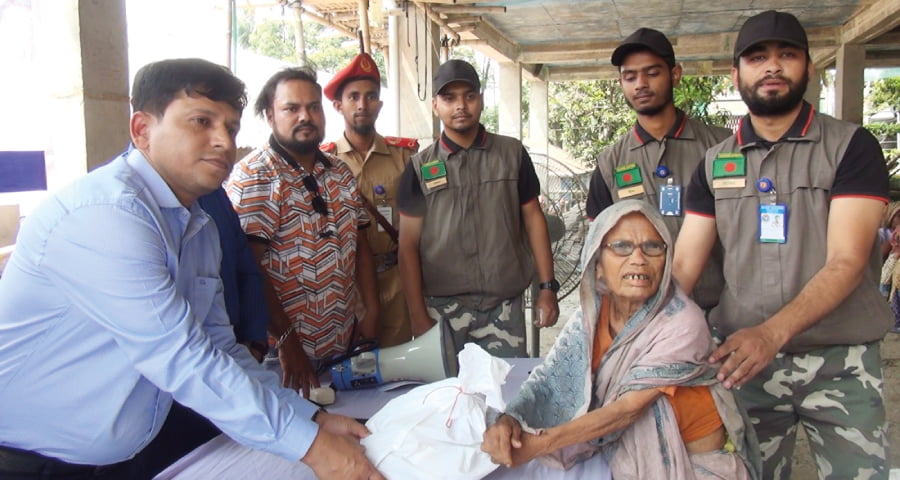 জামালপুরে অসহায় ও হতদরিদ্রদের মাঝে ঈদ সামগ্রী বিতরণ