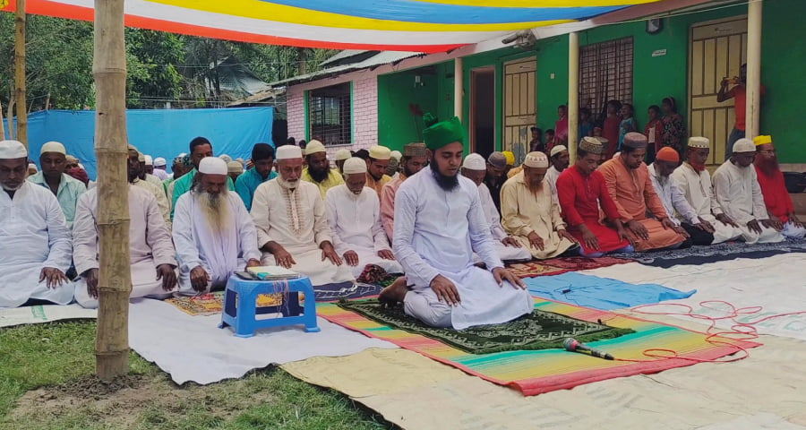 গৌরীপুরে সুরেশ্বর দরবার শরীফে আগাম ঈদ জামাত