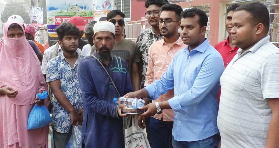 জামালপুরে পৌর মেয়রের ব্যক্তিগত উদ্যোগে ইফতার বিতরণ