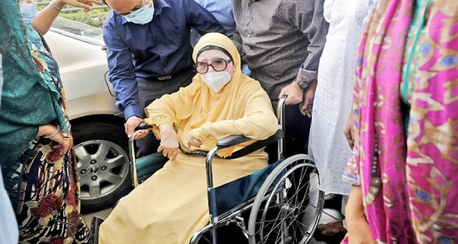 খালেদা জিয়াকে এভারকেয়ার হাসপাতালে ভর্তি