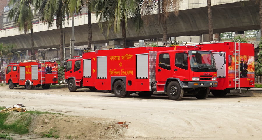 চকবাজারে সিরামিক গোডাউনে আগুন, নিয়ন্ত্রণে ৭ ইউনিট