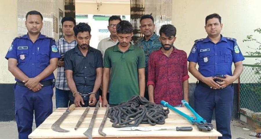 ভালুকায় ডাকাতির প্রস্তুতিকালে গ্রেপ্তার ৩, ট্রাক জব্দ