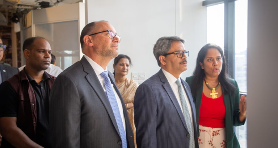 নতুন ভিসা নীতি নিয়ে ভয়ের কিছু নেই : মার্কিন রাষ্ট্রদূত