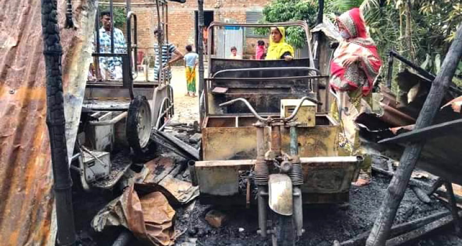 ঈশ্বরগঞ্জে বৈদ্যুতিক শর্টসার্কিটের আগুনে ঘর পুড়ে ছাই