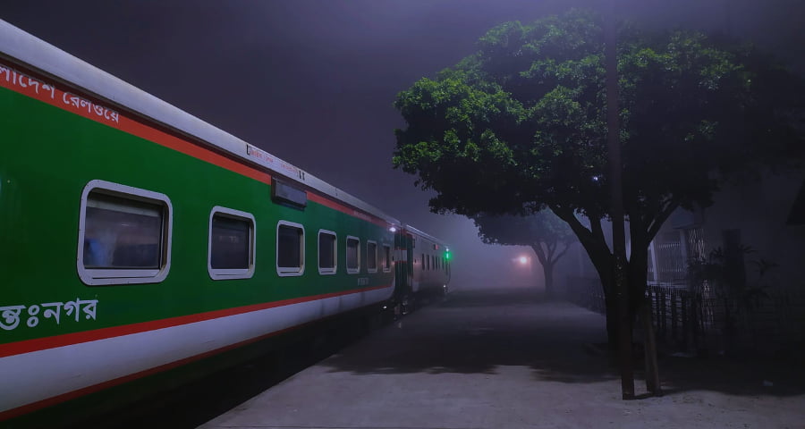 সাড়ে ৪ ঘণ্টা পর ঢাকা-ময়মনসিংহ রুটে রেল যোগাযোগ স্বাভাবিক