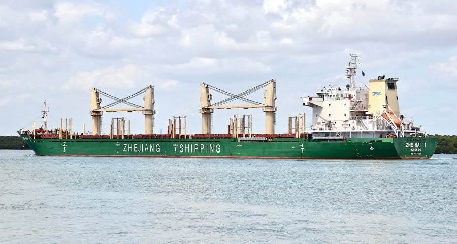 মোংলা বন্দরে কয়লা নিয়ে পৌঁছেছে চীনের জাহাজ