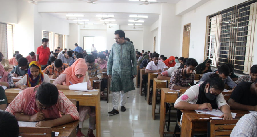 নজরুল বিশ্ববিদ্যালয় কেন্দ্রে এ-ইউনিটের ভর্তি পরীক্ষা অনুষ্ঠিত
