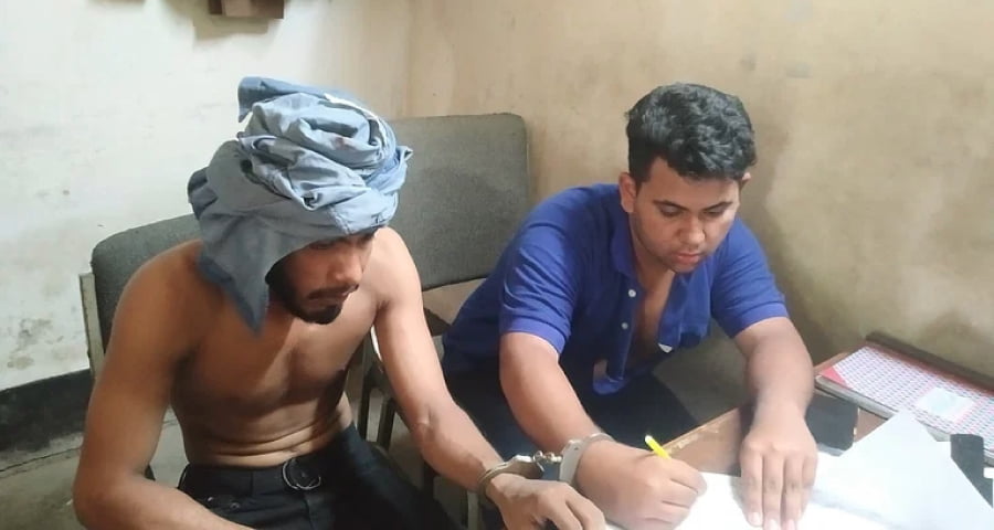 ত্রিভুজ প্রেমের জেরে বহিরাগত দুই প্রেমিক পক্ষের মারামারি, আহত ৩ শিক্ষার্থী