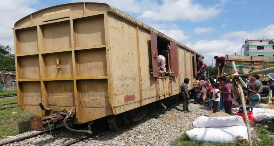ময়মনসিংহে ‘ক্যাটল স্পেশাল’ ট্রেন দু’দফা লাইনচ্যুত