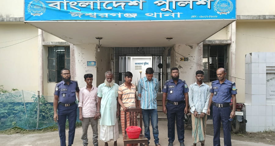 ঈশ্বরগঞ্জে তক্ষক বিক্রির সময় আটক ৪