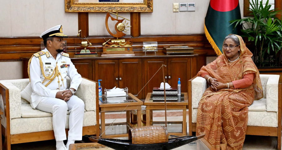 প্রধানমন্ত্রীর সঙ্গে নবনিযুক্ত নৌবাহিনী প্রধানের সৌজন্য সাক্ষাৎ