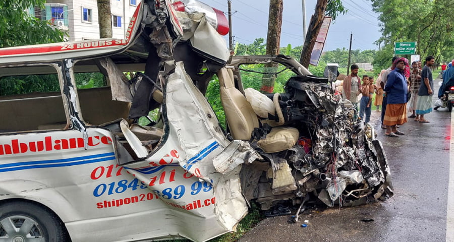 গোপালগঞ্জে ট্রাক-অ্যাম্বুলেন্সের মুখোমুখি সংঘর্ষ, নিহত ৪