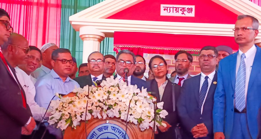 ‘মামলাজট কমাতে বিচারক-আইনজীবীদের কাঁধে কাঁধ মিলিয়ে কাজ করতে হবে’