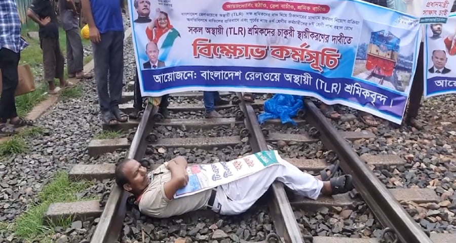 ঢাকার সঙ্গে সারা দেশের রেল যোগাযোগ বন্ধ