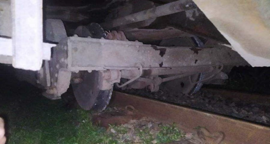 অগ্নিবীণার ৩ বগি লাইনচ্যুত, ঢাকা-ময়মনসিংহ রুটে ট্রেন চলাচল বন্ধ