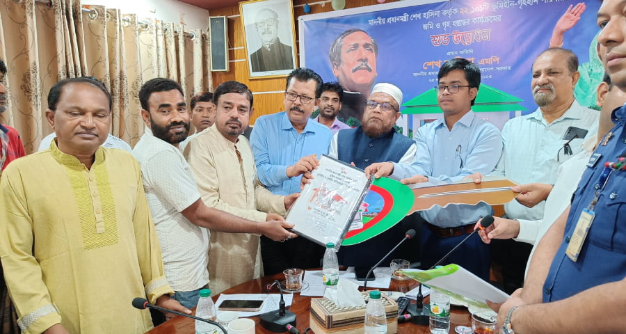 জামালপুরে ১২৪ টি ভূমিহীন-গৃহহীন পরিবারকে জমি ও গৃহ হস্তান্তর কার্যক্রমের শুভ উদ্বোধন