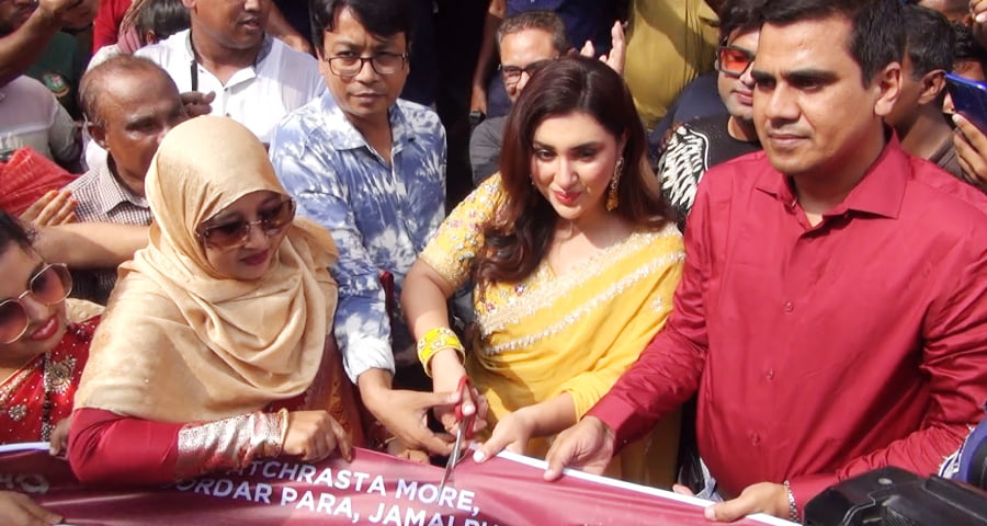 জামালপুরে হারল্যান স্টোর উদ্বোধন করলেন চিত্রনায়িকা অপু বিশ্বাস