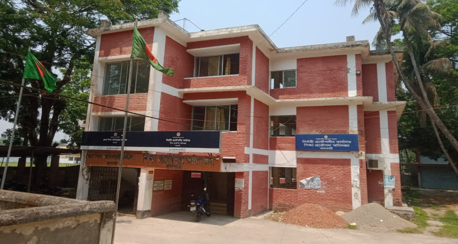 জন্ম ১৯৭০ সালে, এসএসসি পাস ১৯৭৫ সালে!