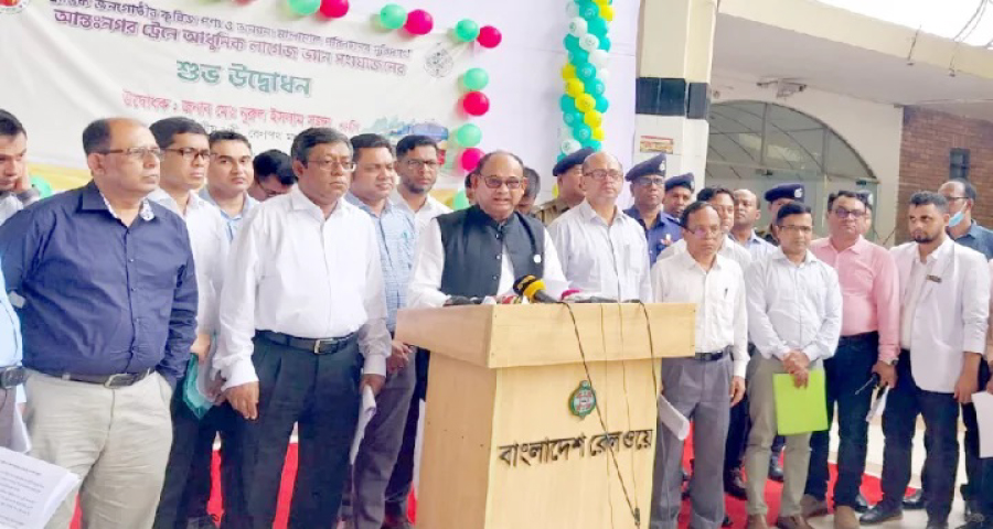 প্রথম লাগেজ ভ্যান নিয়ে ঢাকা ছাড়ল জয়ন্তিকা এক্সপ্রেস