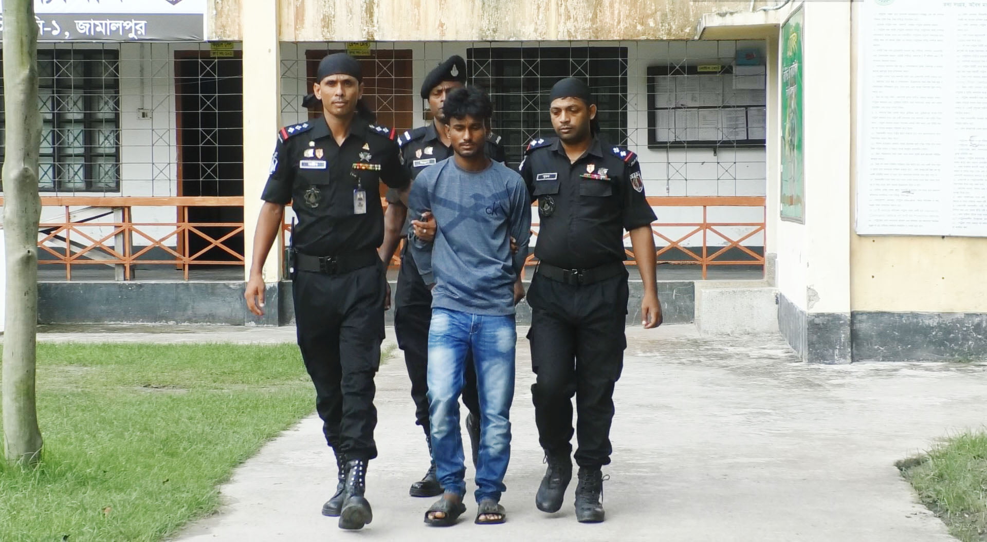 জামালপুরে গৃহবধূ হত্যার ঘটনায় প্রধান আসামীসহ দুইজনকে গ্রেফতার করেছে র‌্যাব