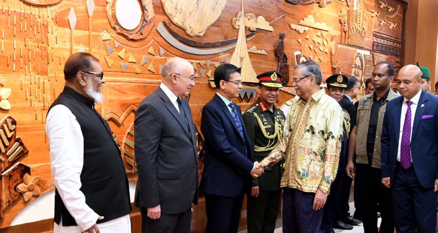 চিকিৎসার জন্য সিঙ্গাপুরে গেলেন রাষ্ট্রপতি