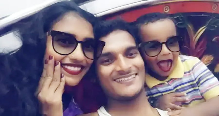 ভালোবাসার সংসার আজ কেবলই ছবি