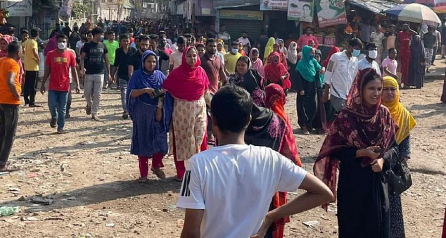 শ্রমিক বিক্ষোভ থেকে গাজীপুরে পুলিশ ফাঁড়িতে হামলা, মহাসড়ক অবরোধ