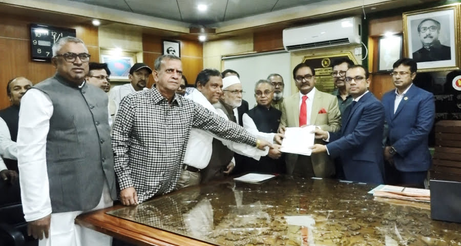 জামালপুর-৫ আসনে আওয়ামী লীগ মনোনীত প্রার্থী সাবেক মূখ্য সচিব প্রথম মনোনয়নপত্র জমা দিয়েছেন