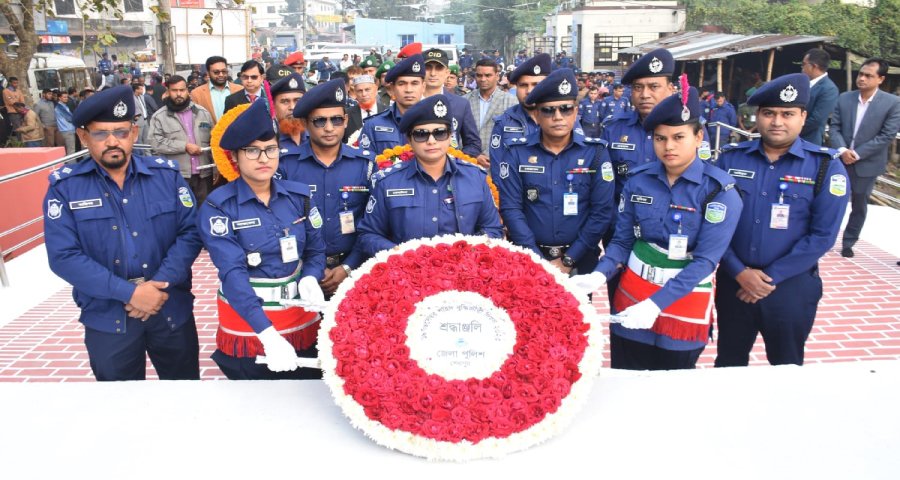 শেরপুরে শহীদ বুদ্ধিজীবী দিবসে জেলা পুলিশের শ্রদ্ধাঞ্জলি অর্পণ
