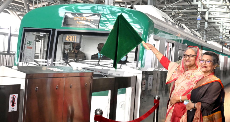 মেট্রোরেল: নিরাপদ ও স্বস্তির বাহনের এক বছর