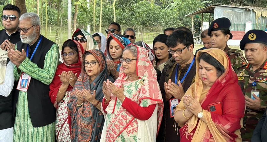 স্বামীর কবর জিয়ারত করলেন শেখ হাসিনা