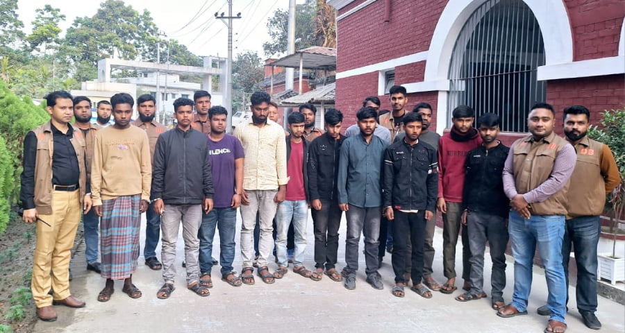 পর্ন সাইট পরিচালনা ও জিম্মি করে টাকা আদায়, গ্রেপ্তার ১২