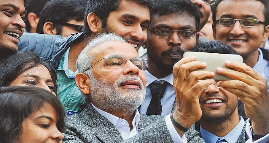 ভারতে সব ক্যাম্পাসে মোদির ছবি দিয়ে বানাতে হবে সেলফি বুথ