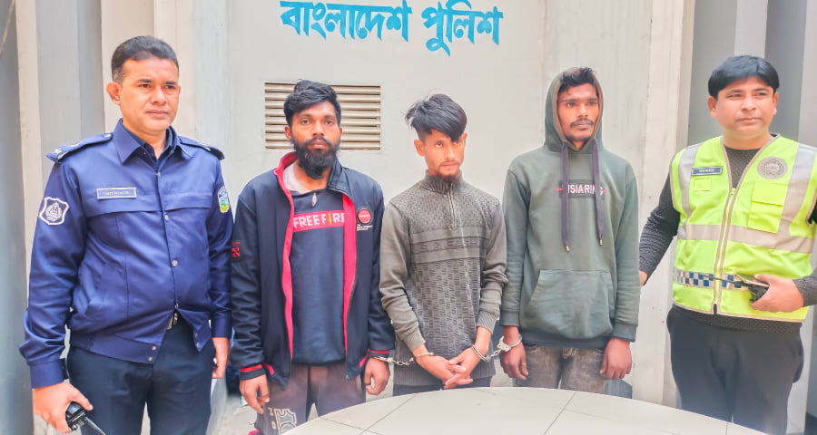 যাত্রী সেজে অটোরিকশায় উঠে চালককে হত্যা, গ্রেপ্তার ৩
