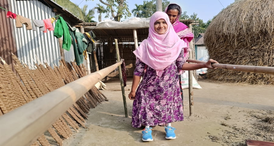 আঙ্গর টিভিতে সংবাদ প্রকাশ: দুই পা সংযোজন হওয়ার পথে অদম্য সনিয়ার