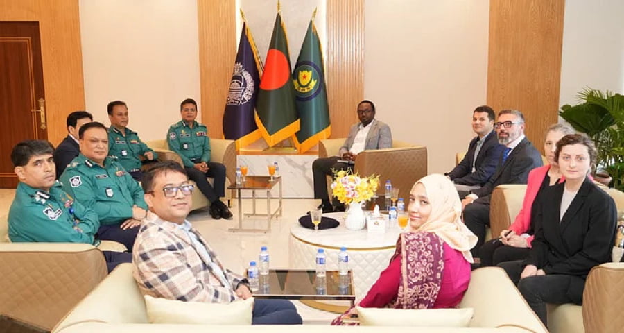 ডিএমপি কমিশনারের সঙ্গে মার্কিন পর্যবেক্ষক দলের সাক্ষাৎ