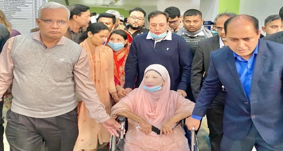 হাসপাতাল থেকে বাসায় ফিরলেন খালেদা জিয়া