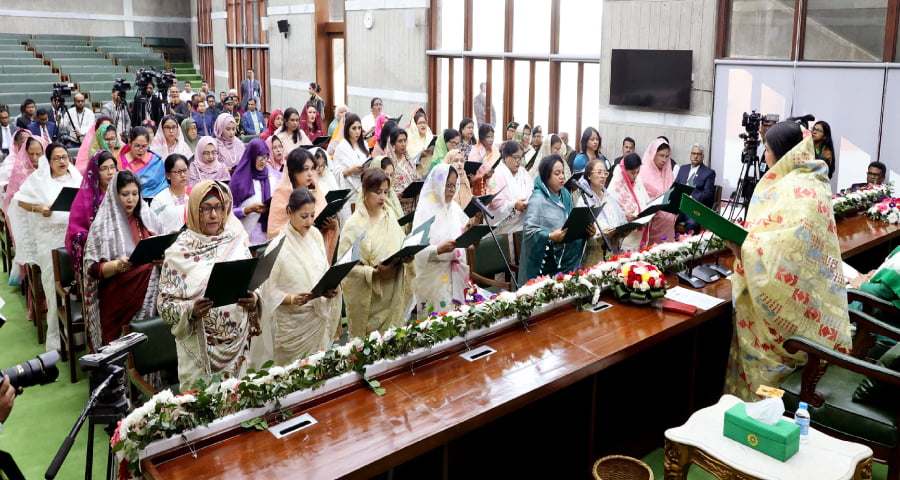 শপথ নিলেন সংরক্ষিত নারী আসনের সদস্যেরা