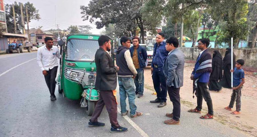 ঈশ্বরগঞ্জে অতিরিক্ত ভাড়া আদায় ঠেকাতে ভ্রাম্যমাণ আদালতের অভিযান