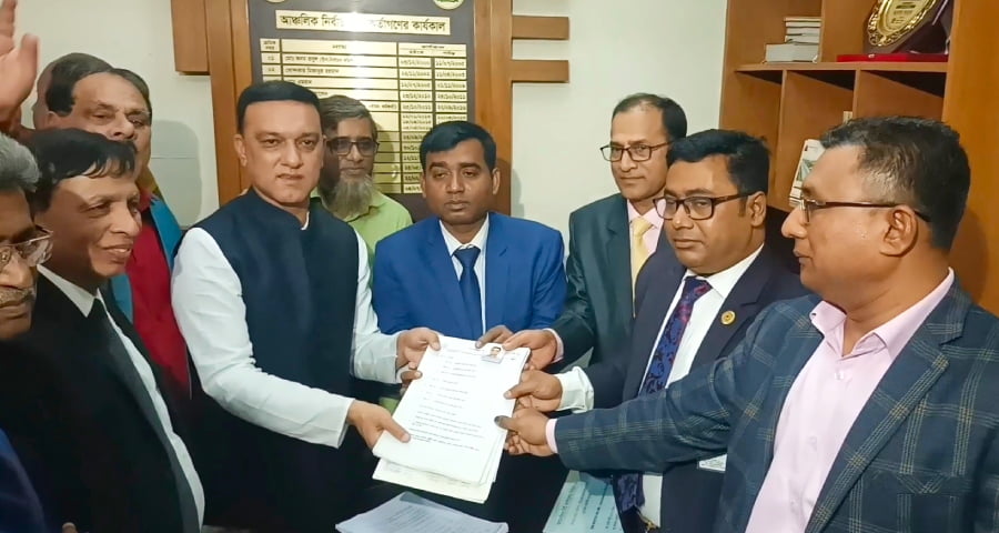 মসিক নির্বাচনে মনোনয়ন জমা দিলেন ইকরামুল হক টিটু