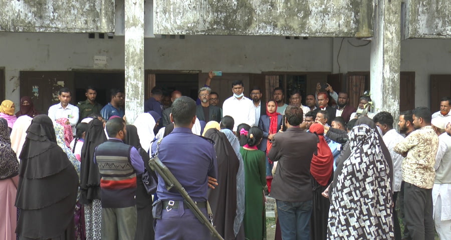 শেরপুরে পরীক্ষা কেন্দ্রে এসএসসি পরীক্ষার্থীদের বিক্ষোভ, দুই শিক্ষককে অব্যাহতি