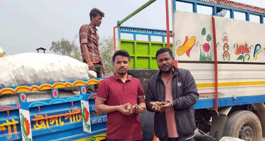 নাকুগাঁও স্থলবন্দর দিয়ে প্রথমবারের মতো ভারত থেকে এলো ২ টন আদা