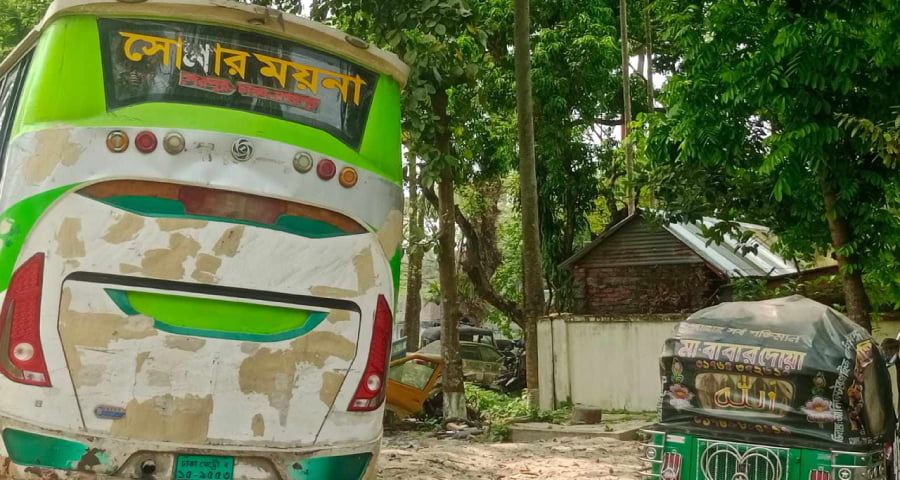 ত্রিশালে অটোরিকশায় বাসের ধাক্কা, শিশুসহ নিহত ৩