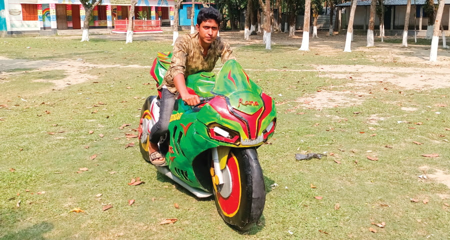 বাইসাইকেলকে মোটরসাইকেলে রূপ দিয়ে ভাইরাল ময়মনসিংহের রানা