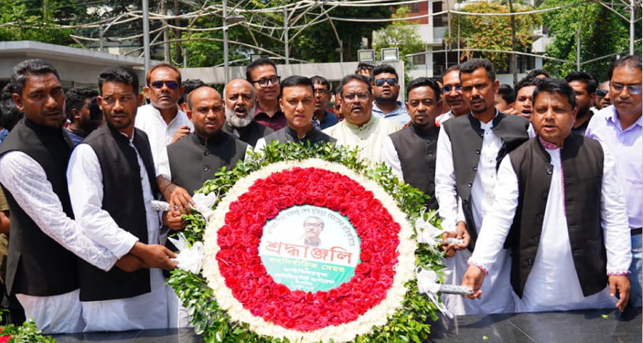 কাউন্সিলরদের নিয়ে বঙ্গবন্ধুর প্রতিকৃতিতে মেয়র টিটুর শ্রদ্ধা