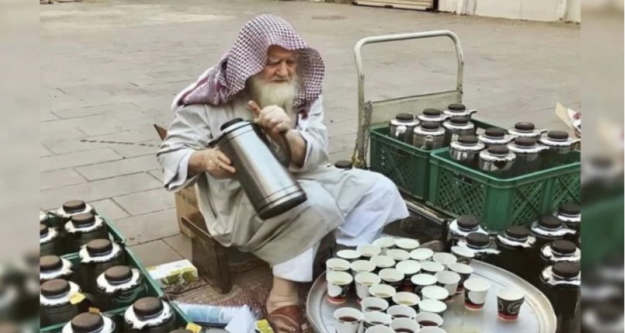 হাজিদের বিনামূল্যে খাবার-পানীয় সরবরাহ করা সেই বৃদ্ধ মারা গেছেন