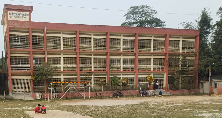 বিদ্যালয়ের শৌচাগারে ৬ ঘণ্টা আটকে ছিল এক শিশু, পরে তালা ভেঙে উদ্ধার