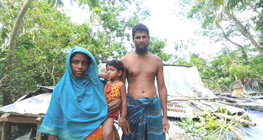 ঘূর্ণিঝড়ে ঘর হারিয়ে নিঃস্ব বোরহানউদ্দিনের শহিদুল দম্পত্তি