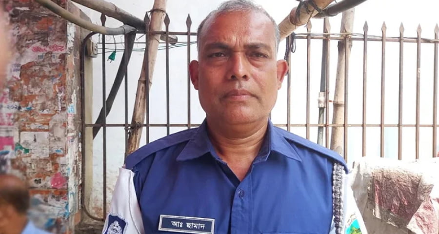 স্ত্রীর অনুপ্রেরণায় ৫৭ বছর বয়সে এসএসসি পাস করলেন পুলিশ সদস্য আব্দুস ছামাদ